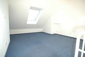 100 m zum Wald, lichtdurchflutete 2,5 Zi Galeriewhg mit sonnigem Balkon in Bestlage Waldtrudering – Meisenstr. 8, 81827 Waldtrudering, München – Vorschaubild 5