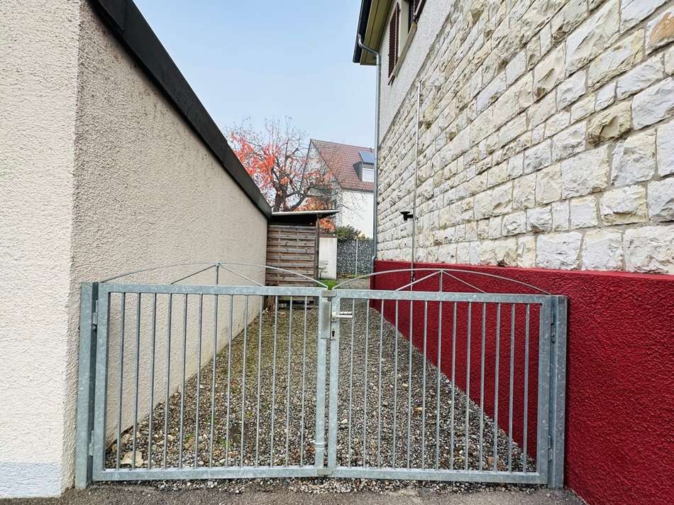 KFZ-Aussenstellplatz