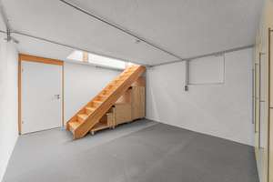 Großes Mehrfamilienhaus, Pool u. Doppelgarage, gepflegt, teilrenoviert – Hochlandstraße 27, 80995 Feldmoching, München – Vorschaubild 16