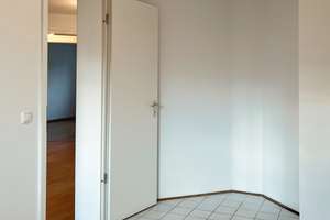 Gut geschnittene 3-Zimmer-Wohnung im 2. OG mit schönem Balkon in sehr gepflegter grüner Wohnanlage – Herzog-Ferdinand-Straße 13, 85456 Wartenberg – Vorschaubild 27