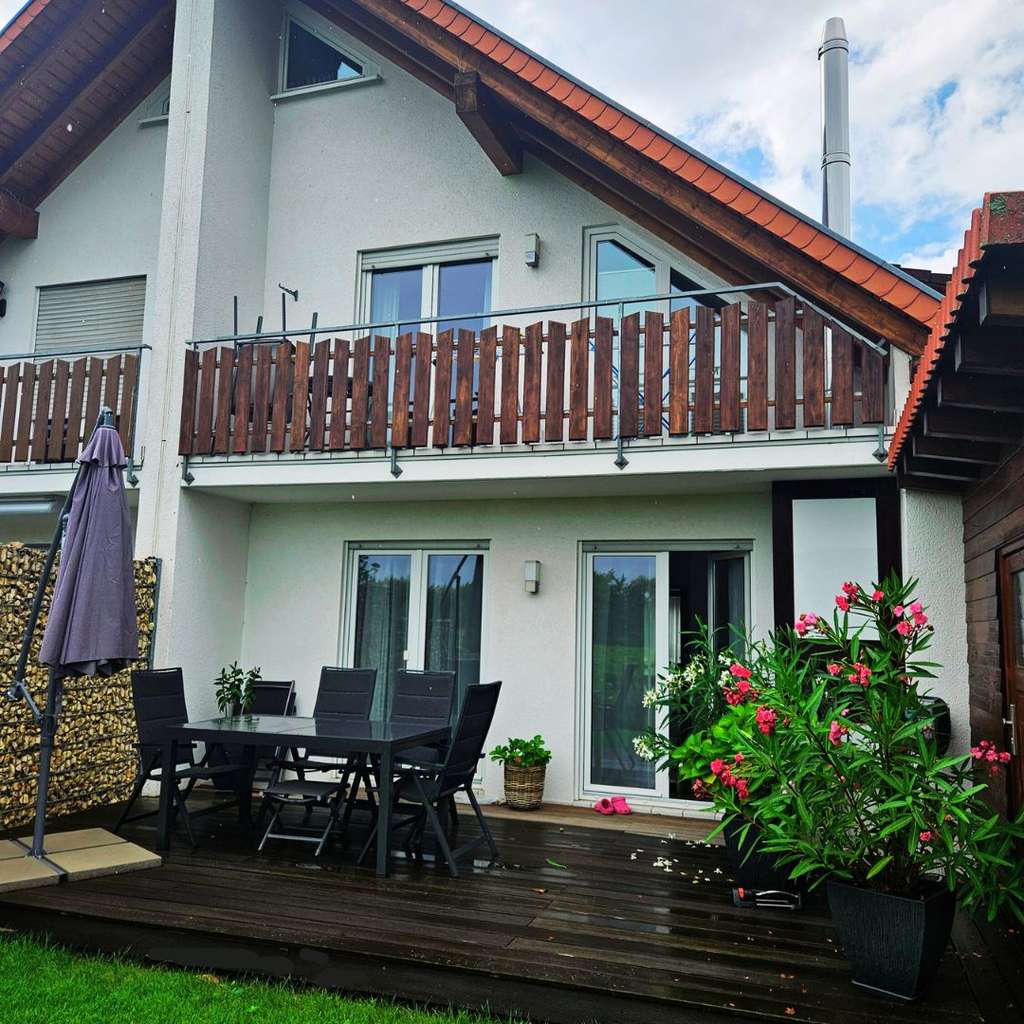 Immobilie in Edesheim - Familien-Idylle am Rebenmeer: Lichtdurchflutete DHH mit Traumblick in Edesheim - Bild 0