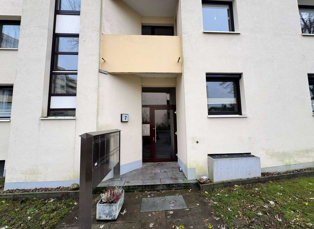 Immobilie in Bad Schwartau - Gepflegte 2-Zimmerwohnung mit Wintergarten, Aufzug & Tiefgarage - Bild 3