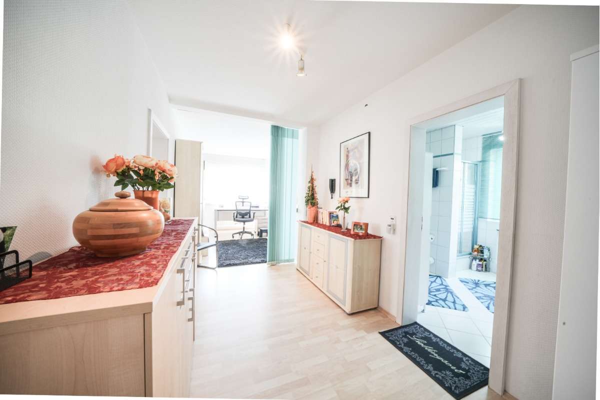 Immobilie in Poppenhausen - Sehr gepflegtes, freistehendes Mehrfamilien- / Generationenhaus, zur Eigennutzung und Kapitalanlage - Bild 6