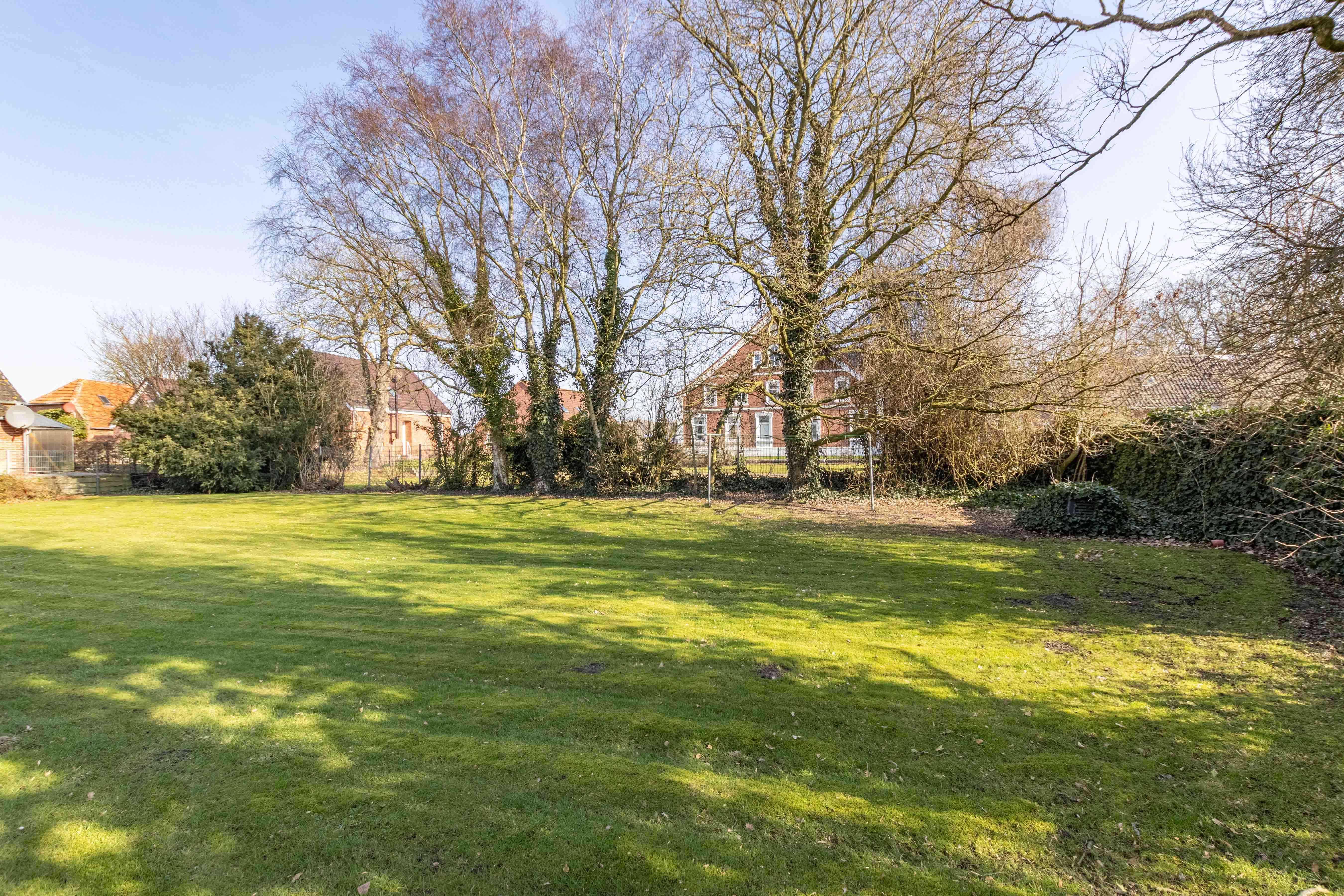 Einfamilienhaus mit Potenzial, zwei Garagen und separater Einliegerwohnung, Aurich Kreis – Bild 3