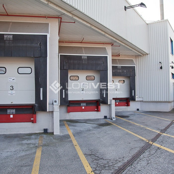 Hallenfläche nahe der A94