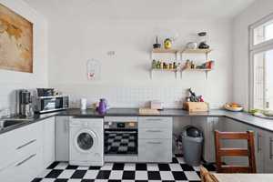 Stilvolle 3-Zimmer-Wohnung in Bestlage, vollständig renoviert – Berlin – Vorschaubild 4