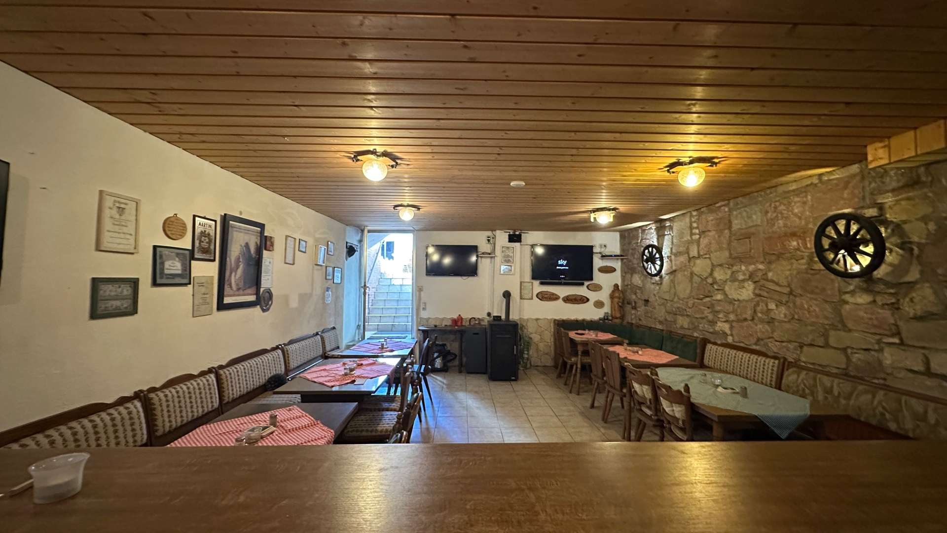 Immobilie in Essenheim - Vielseitiges Ein- bis Zweifamilienhaus mit Scheune und Kellerbar in Essenheim - Bild 4