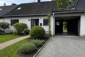 Großzügiges Familienhaus mit Garten, Garage und 5 Zimmern in zentraler Lage von Much