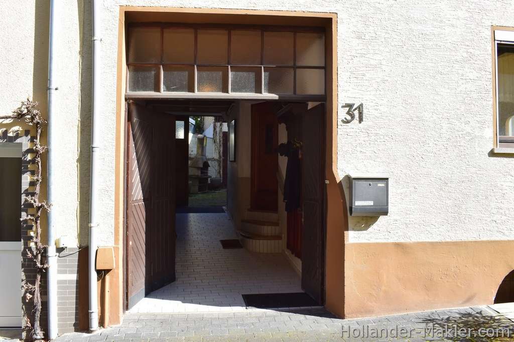 Immobilie in Bernkastel-Kues - Großzügiges Reihenhaus mit Nebengebäuden in Zeltingen-Rachtig - Bild 1