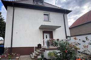 Wohnen & Wohlfühlen: Großes Einfamilienhaus mit Potenzial für zwei Parteien – Die vollständige Adresse der Immobilie erhältst du vom Anbieter., 6217 Merseburg – Vorschaubild 2