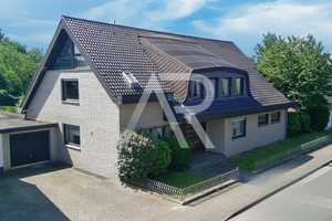 Elegante Stadtvilla in Jülich überzeugt mit ruhiger Lage, sonnigem Grundstück, Galerie und eigenem P – Düren (Kreis) – Vorschaubild 1
