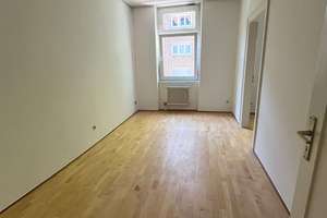 Schöne Zweiraumwohnung mit EBK im 1. OG Altbau