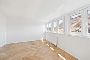 Erstbezug nach hochwertiger Sanierung – helle Dachgeschosswohnung mit Einbauküche – Die vollständige Adresse der Immobilie erhältst du vom Anbieter., 70372 Kurpark, Stuttgart – Vorschaubild 3