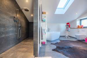 Klassik trifft Moderne! Sanierte Villa mit großem Grundstück in ausgesuchter Lage. – Die vollständige Adresse der Immobilie erhältst du vom Anbieter., 84307 Eggenfelden – Vorschaubild 13