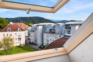 Bezauberdne 2-Zi. Wohnung im DG, inkl. Keller in Freiburg-Zentrum, vermietet – 79098 Altstadt-Ring, Freiburg im Breisgau – Vorschaubild 1