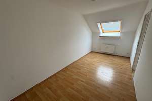 Gemütliche 3-Zimmer-Dachgeschosswohnung in Wuppertal-Elberfeld – Opphofer Straße 10, 42107 Elberfeld, Wuppertal – Vorschaubild 3