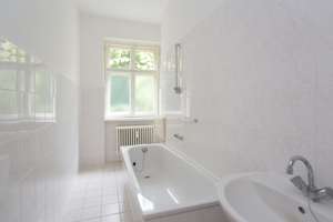 Wohnen im Berliner Baudenkmal! 2-Zimmer-Wohnung mit Balkon in Friedrichshain – Marchlewskistraße 51, 10243 Friedrichshain, Berlin – Vorschaubild 4