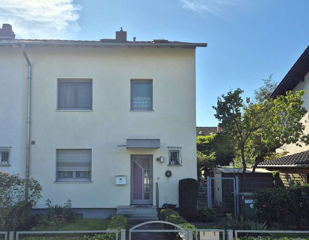 Immobilie in Zwingenberg - Gepflegtes Reihenendhaus mit Balkon und Terrasse in ruhiger Lage in Zwingenberg - Bild 0