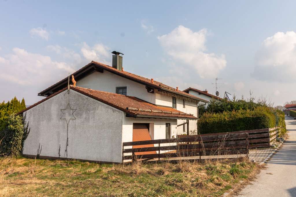 Immobilie in Büchlberg - Büchlberg/Denkhof: Landhaus Baujahr 1988 in Fernblicklage - Bild 0