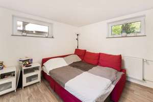Einfamilienhaus in Kaulsdorf - Mit drei Bädern/WCs, Kamin, Garage, wohnlichem Souterrain – Die vollständige Adresse der Immobilie erhältst du vom Anbieter., 12621 Kaulsdorf, Berlin – Vorschaubild 16