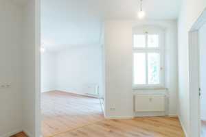 Frisch renovierte 2-Zimmer-Wohnung mit Balkon in Berlin-Wilhelmsruh – 50 m² in guter Lage – Berlin – Vorschaubild 3