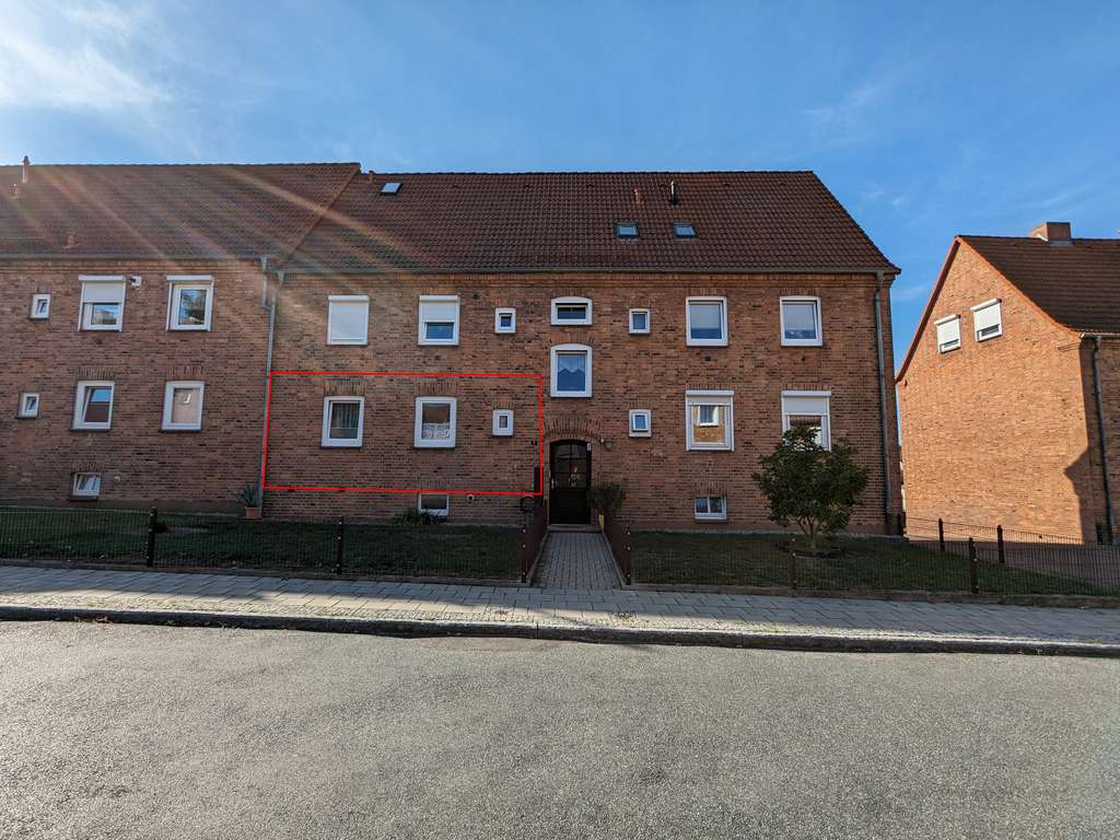 Immobilie in Neustrelitz - 3-Zimmer Erdgeschosswohnung mit Garten und Garage in Neustrelitz - Bild 1