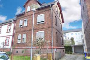 Geräumiges Zweifamilienhaus mit Garten. Anbau möglich. Zentral gelegen in Wetzlar. – Lahn-Dill-Kreis – Vorschaubild 1