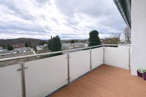 Helle, modernisierte 3-Zimmer-Wohnung mit Einbauküche und Balkon mit Fernsicht