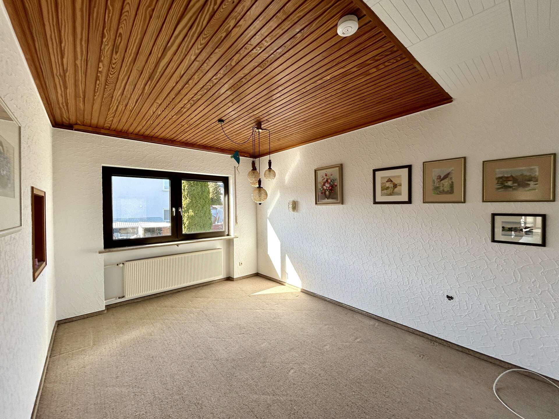 Immobilie in Adelsdorf - Zweifamilienhaus zauberhaft am Waldrand in Adelsdorf-Neuhaus - Bild 4