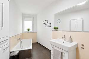 Großzügige 4-Zimmer-Eigentumswohnung mit Loggia, Aufzug und ruhiger Innenhoflage – Die vollständige Adresse der Immobilie erhältst du vom Anbieter., 40477 Pempelfort, Düsseldorf – Vorschaubild 8