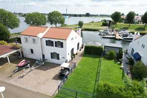 Ferienhaus mit Bootsanleger und Seeblick in Roermond (Holland-Oolderhuuske) zu verkaufen – Viersen (Kreis) – Vorschaubild 1