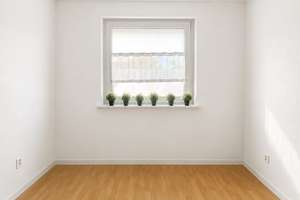 Lichtdurchflutete 2,5 Zimmer- Eigentumswohnung  mit Sonniger Loggia – Die vollständige Adresse der Immobilie erhältst du vom Anbieter., 47179 Aldenrade, Duisburg – Vorschaubild 3