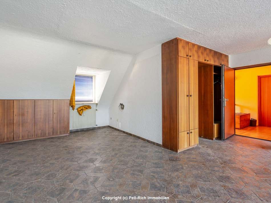 Wohnzimmer DG rechts (leersteh