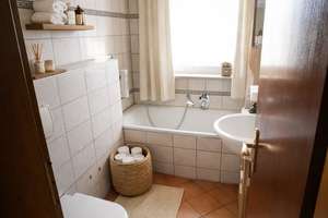 Einfamilienhaus in Berlin-Rudow (bezugsfrei) – 4 Zi. ca. 109 m² Wohnfläche plus ca. 56 m² Souterrain – Margueritenring 17A, 12357 Rudow, Berlin – Vorschaubild 12