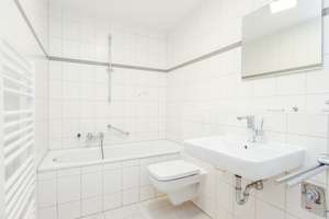 Gut geschnittene 4-Zimmer-Wohnung mit Balkon – 81245 Obermenzing, München – Vorschaubild 9