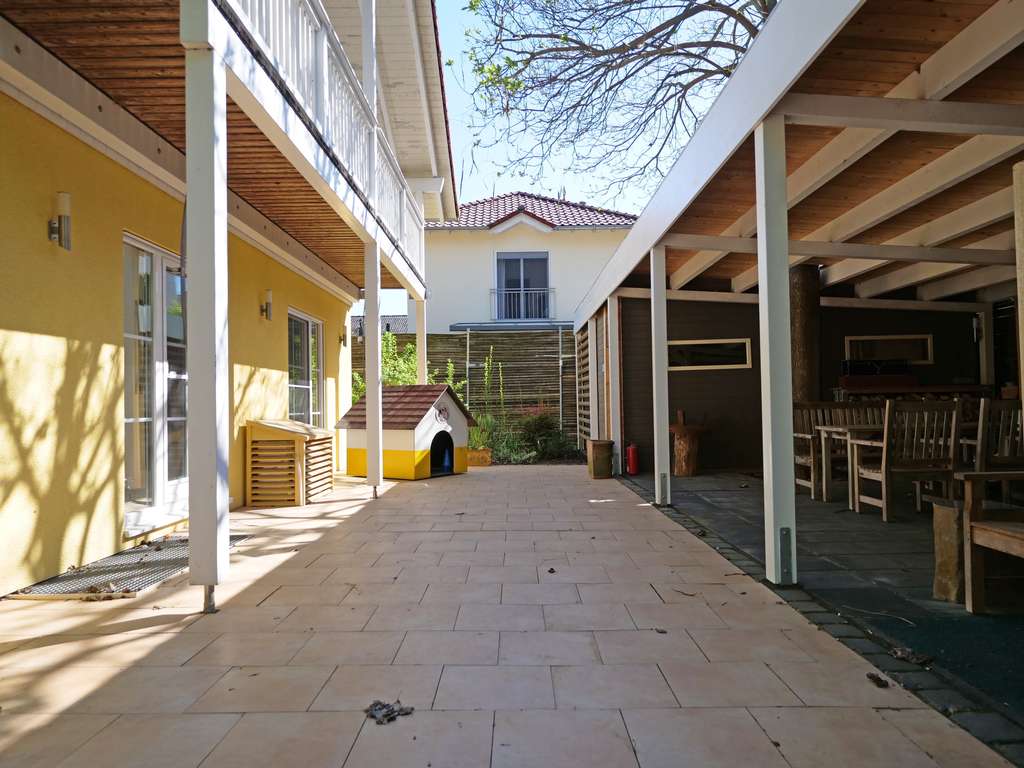 Immobilie in Wörrstadt - Wohnen. Wellness. Werkstatt. — Dieses Haus kann alles. - Bild 4