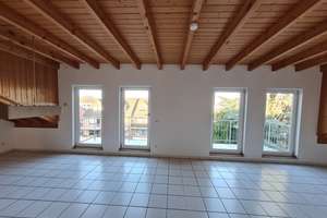 Helle und gemütliche 3-Zimmer-Dachgeschosswohnung mit Balkon, EBK, inkl. TG-Stellplatz in Köln – Frohnhofstr. 104, 50827 Ossendorf, Köln – Vorschaubild 4