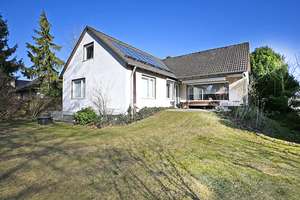 Hannover-Ricklingen: Lichtdurchfluteter Bungalow mit Ausbaupotenzial auf schönem Grundstück! – Die vollständige Adresse der Immobilie erhältst du vom Anbieter., 30459 Oberricklingen, Hannover – Vorschaubild 1