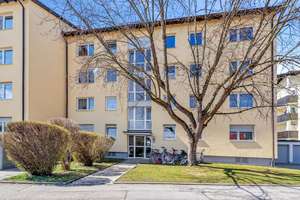 Gut geschnittene und renovierte 3-Zimmer-Eigentumswohnung mit Gartenanteil und TG-Einzelstellplatz – Die vollständige Adresse der Immobilie erhältst du vom Anbieter., 85567 Grafing bei München – Vorschaubild 1