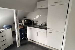 Zwei Zimmer in Wiesbaden: Helle Dachgeschosswohnung mit Einbauküche – Biebricher Allee 163, 65203 Biebrich, Wiesbaden – Vorschaubild 2