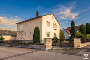 60-iger-Zwei-Fam.haus, großer Garten, 784 qm, Dop.garage +Carport, frei, ruhige Lage Gaimersheim – Die vollständige Adresse der Immobilie erhältst du vom Anbieter., 85080 Gaimersheim – Vorschaubild 1