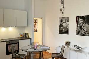 Kreuzberger Kiez: 2-Zimmer-Apartment zum Selbstbezug, sanierter Altbau, Dielenboden, provisionsfrei – Reichenberger Straße 155, 10999 Kreuzberg, Berlin – Vorschaubild 3