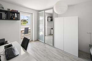 Luxuriöse 2-Zimmer-Wohnung mit Balkon und Garage in Villingen-Schwenningen – Im Neckarpark 41, 78056 Schwenningen, Villingen-Schwenningen – Vorschaubild 4