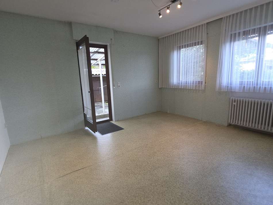 Esszimmer mit Zugang zum Garte