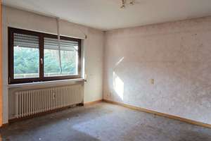 Mehrfamilienhaus in Waldlage von Wiesbaden-Dotzheim | sanierungsbedürftig – Langendellschlag 88, 65199 Dotzheim, Wiesbaden – Vorschaubild 2