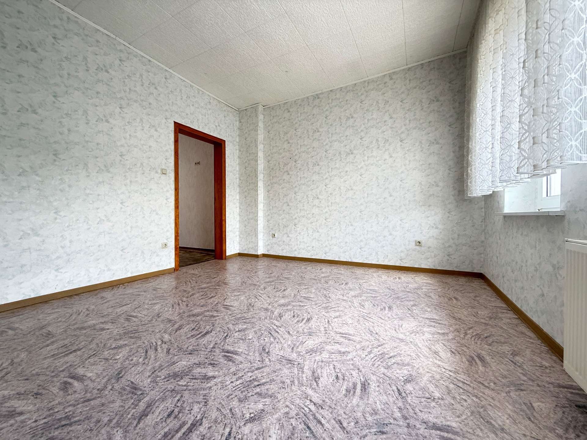 Immobilie in Herdorf - Viel Platz für die Familie – großzügiges Einfamilienhaus mit Wintergarten, Pool und zwei Garagen! - Bild 5