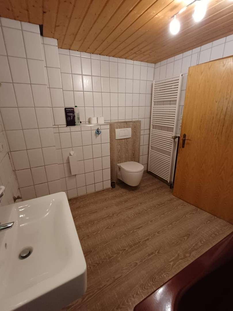 Immobilie in Gütenbach - Wohnen, wo andere Urlaub machen - Einfamilienhaus in traumhafter Schwarzwaldlage. - Bild 1