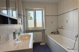 Sonnige drei Zimmer Wohnung mit großzügigen Balkon – Die vollständige Adresse der Immobilie erhältst du vom Anbieter., 85049 West, Ingolstadt – Vorschaubild 7