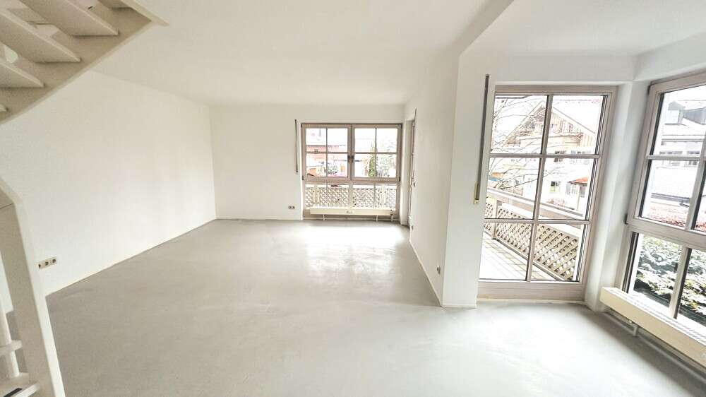 Immobilie in Aschau im Chiemgau - Großzügige 3-Zimmer-Maisonettewohnung mit herrlichem Berg- und Schlossblick - Bild 3