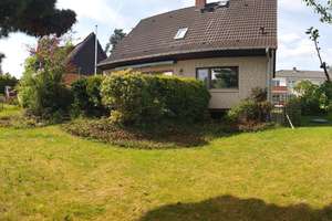 Klasse EFH auf wunderschönem 626 m² gr. Grundstück.: Gar., Sauna, Kamin - L´rade - in Waldnähe